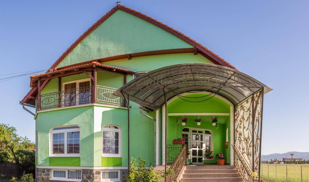 Szász&Szász Panzió Acomodação com café da manhã Gheorgheni  Exterior foto